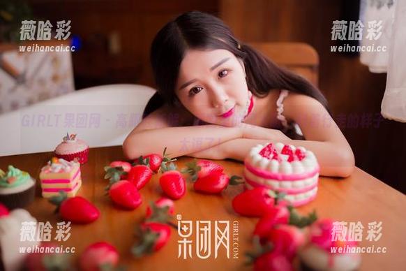 GIRLT果团网 - 高跟鞋新解：原图里的周大萌，斜着行走的样子太逗了！