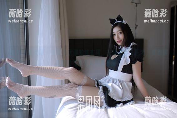 GIRLT果团网 - 看着这优雅的连衣裙，在线上深入思考，莫雅琪原图的气质是从哪里来的？