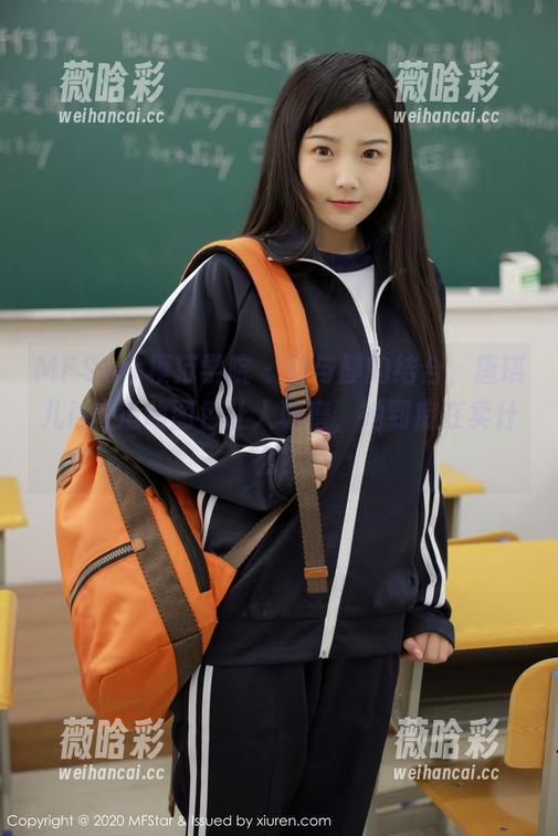 MFStar模范学院 - 动与静的结合，唐琪儿il的运动图包让人琢磨，她到底在卖什么？