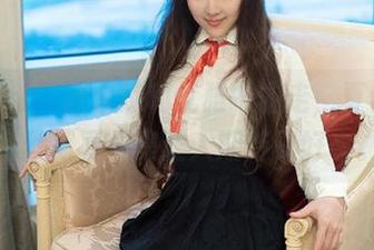 TuiGirl - 在火辣和优雅中游走，夏倪可的灰丝写真合集让人期待又好奇。