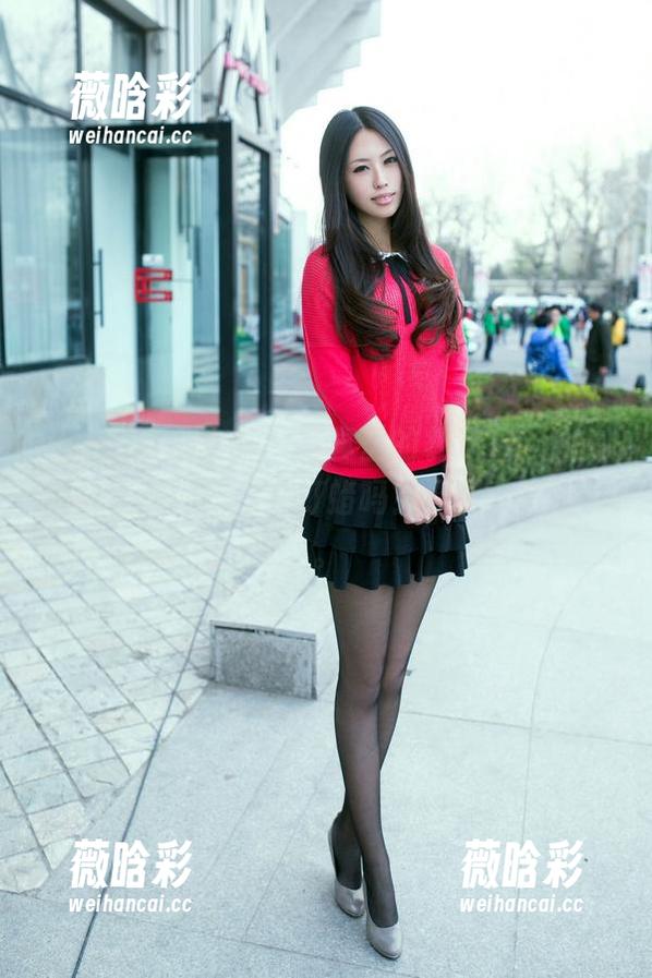 TuiGirl推女郎 - 写真里的林清儿，油亮得让我想问，是在打蜡吗？原图太有趣了。