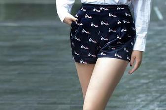 TuiGirl推女郎 - 王依萌的泳池全套作品，似乎每天围着游泳池转圈也不错，水的肆意可以理解一下？