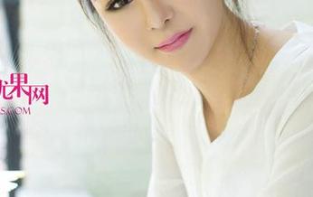UGirls尤果网 - “信悦儿在天台上飘逸得不真实，谁都想追寻那画面。”这种写真拍横拍竖的，都是精华。
