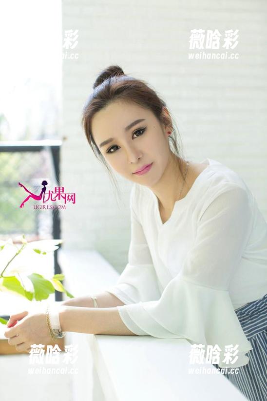 UGirls尤果网 - “信悦儿在天台上飘逸得不真实，谁都想追寻那画面。”这种写真拍横拍竖的，都是精华。
