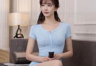 Xiuren秀人网 - 大琪琪Emily的短裙，作品集当心吸引目光，下载要有心理准备！
