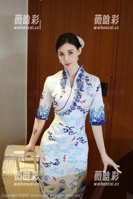 Xiuren秀人网 - 草莓zz和短裤的趣味精选，你准备好被吸引了吗？
