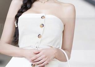 Xiuren秀人网 - 龙女sunny的短裤全套图集——穿上去的每一寸都是故事？