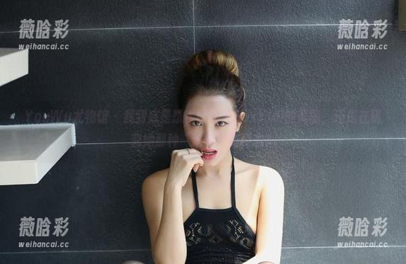 YouWu尤物馆 - 我到底是想看孟狐狸FoxYini的美图，还是在研究她那种“透明”的姿态？