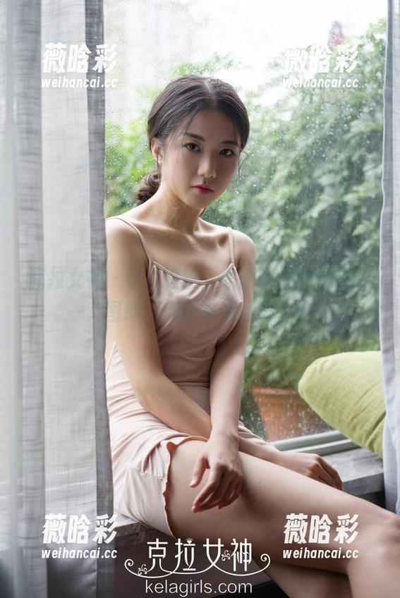 克拉女神 - 敏珺旅拍，原图中的眼神流出图册，倒也有点意思。