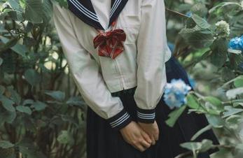 凛子酱美足套图大公开，这一脚步让人心动…