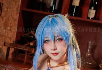 略带挑逗的气息，咔喵KANEKO又放出最新写真集《A本修女》，准备好点进来看了吗？