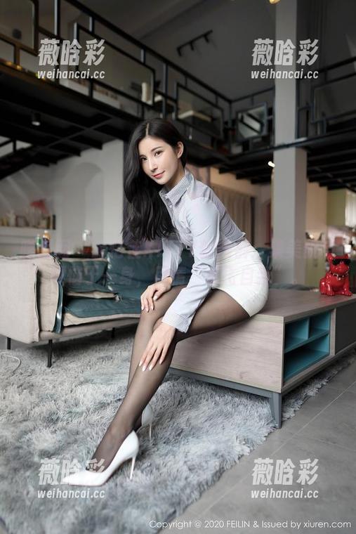 嗲囡囡 - 施忆佳KITTY的短裤：集美貌与烦恼于一身，尽情“放飞自我”。