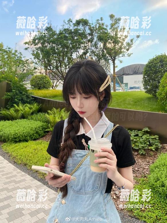 当大肉丸Amiee添了几分厨娘气息，作品画风突变，你会想：这锅煮的可以吗？