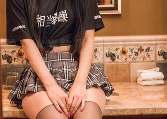 头条女神 - 小米粒儿美腿分享合集，果然是有颜值和实力的博主。