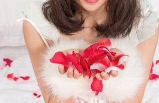 尤果网 - 这就是K8傲娇萌萌的裸足，原图里有种...微妙的吸引力。