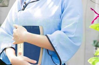 尤果网 - 试问靳宝的高清睡衣写真，究竟如何让人只想‘多看一眼’？