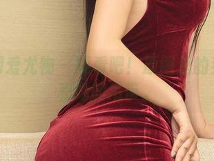 尤果网爱尤物 - 观看吧！原图里的乔安娜和她的吊带。