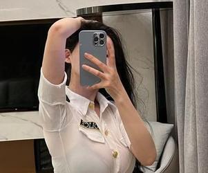 微密圈 - 女仆登场，左公子666精选套图：让我给你们做个‘懒惰示范’。