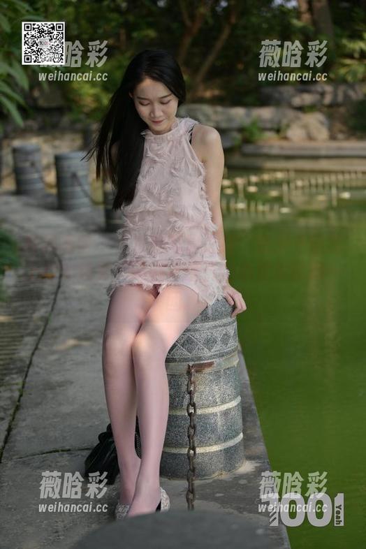 异思趣向 - 小宝的写真之旅：原图中窥探上司的迷雾，略微含蓄，但心里却乱成一团。