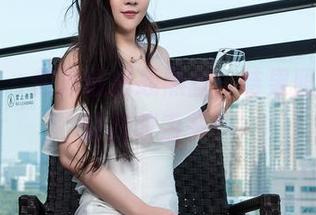 推女神 - 何晨曦挑战黑丝，结果照片美到让我咬舌头！