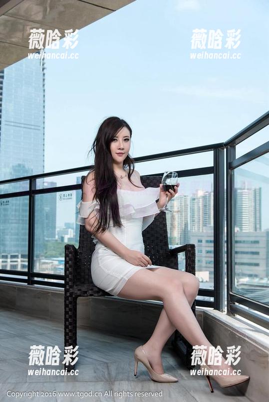 推女神 - 何晨曦挑战黑丝，结果照片美到让我咬舌头！