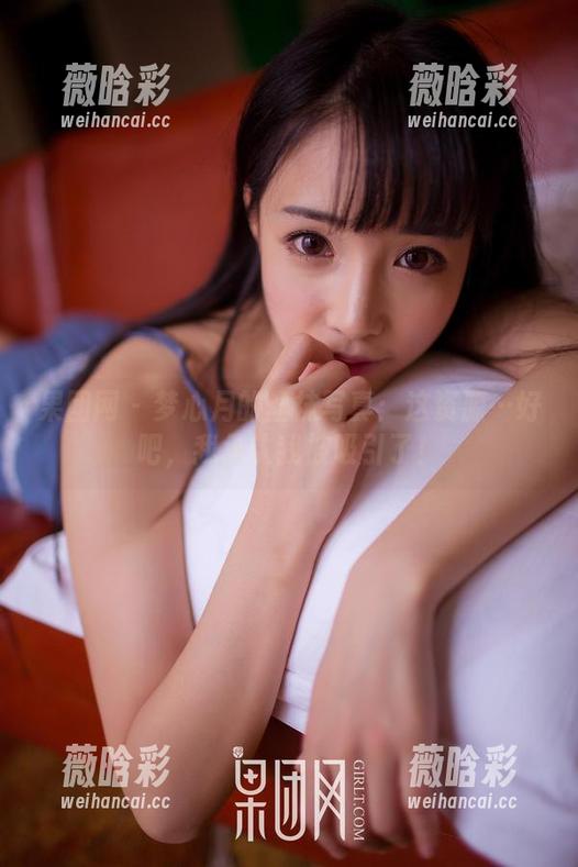 果团网 - 梦心月的丝袜写真：这资源…好吧，我承认我被吸引了！