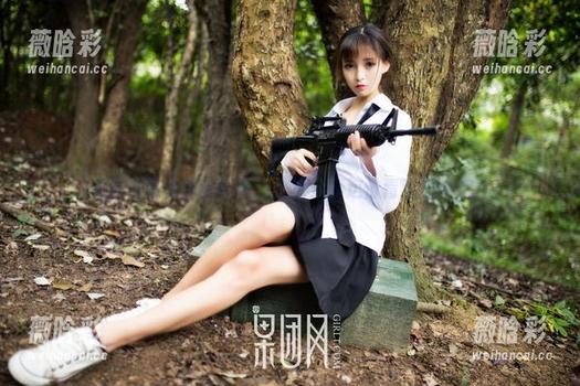 果团网最新少女写真，快来分享这份青春的俏皮！