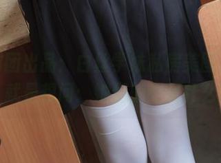 森萝财团出品：白丝学妹私房美图，除了惊叹，就是想问：她们躺的是什么阴影？