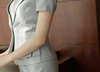 模范学院 - 轻松愉悦，Manuela玛鲁娜的高清图库之旅，制服让我忍不住想多看几遍。
