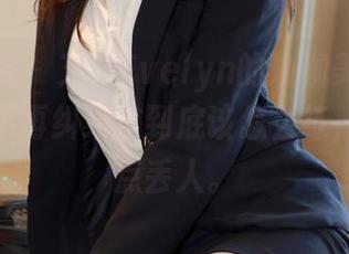 模范学院 - 艾莉Evelyn的瑜伽美图：我决定绝不再纠结这到底该怎么练，好像有点丢人。