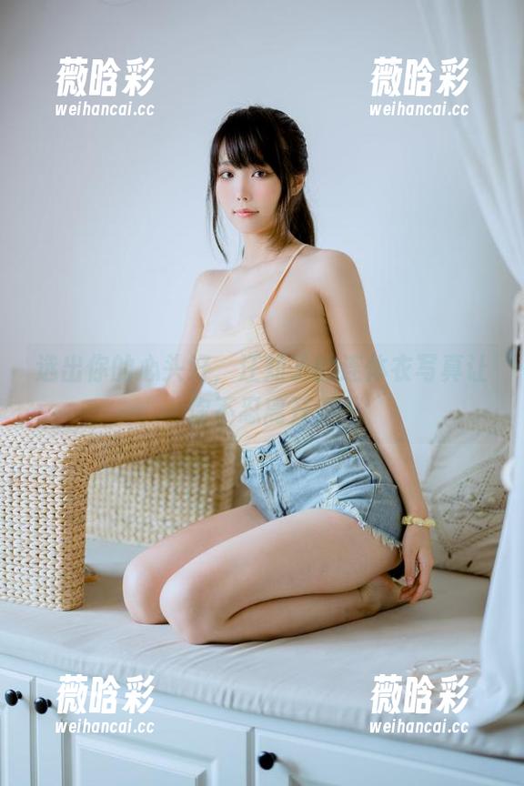 选出你的心头好，汪知子的连体衣写真让你不忍离开。