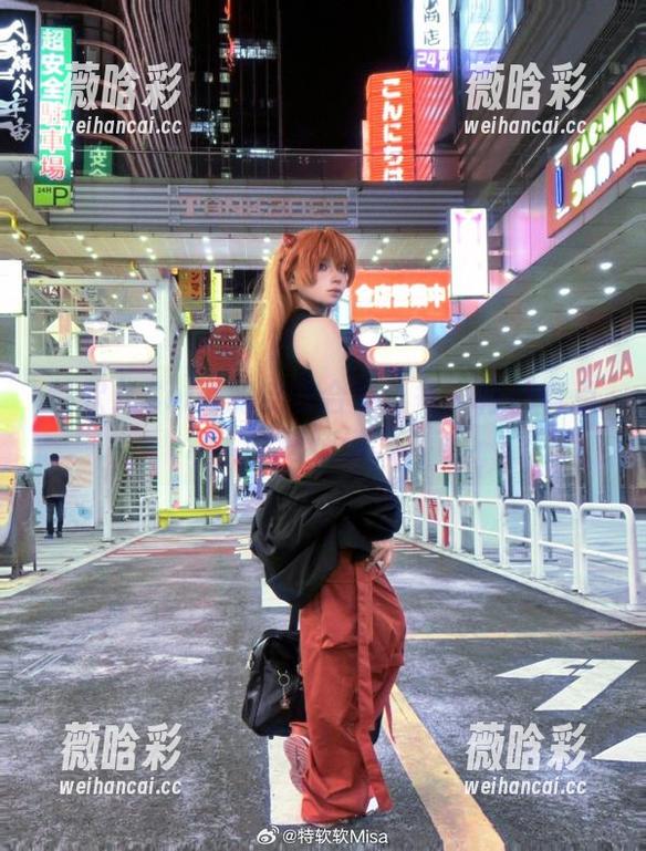 特软儿Sona的皮衣合集：每一幅都有点叛逆味道。