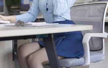 秀人网 - 完美结合：拍黄瓜girl的护士美图合集，逗趣又放松，来瞧瞧吧。