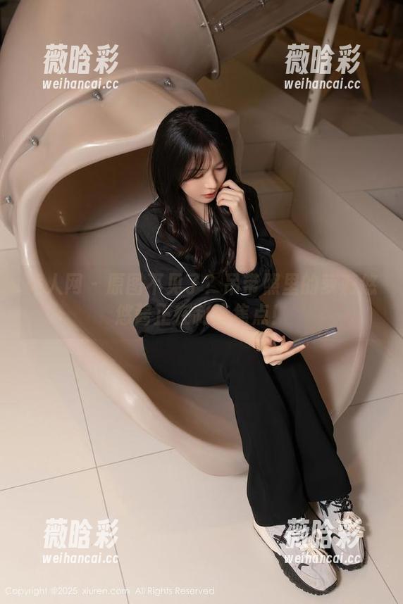 秀人网 - 原图不见了？吊带照里的萝莉悠悠酱正在制造焦点！