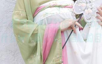 秀人网 - 居家时光里的雨儿baby图库：分享点什么好？哦，来点尴尬的自拍吧！