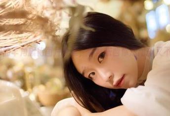 穆零Mu0的羊角旗袍图片合集，有些东西你想问却又不忍心问……