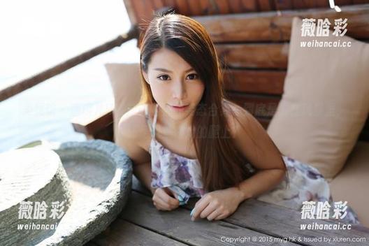 美媛馆 - 唐琪儿il在户外的各种姿态合集：到底是人在风景里，还是风景在她的腿上？