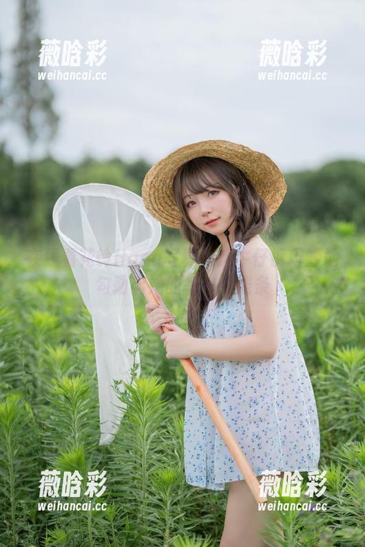 在线看花铃Hana写真：这牛仔裤巧妙地勾勒出她的每一个线条