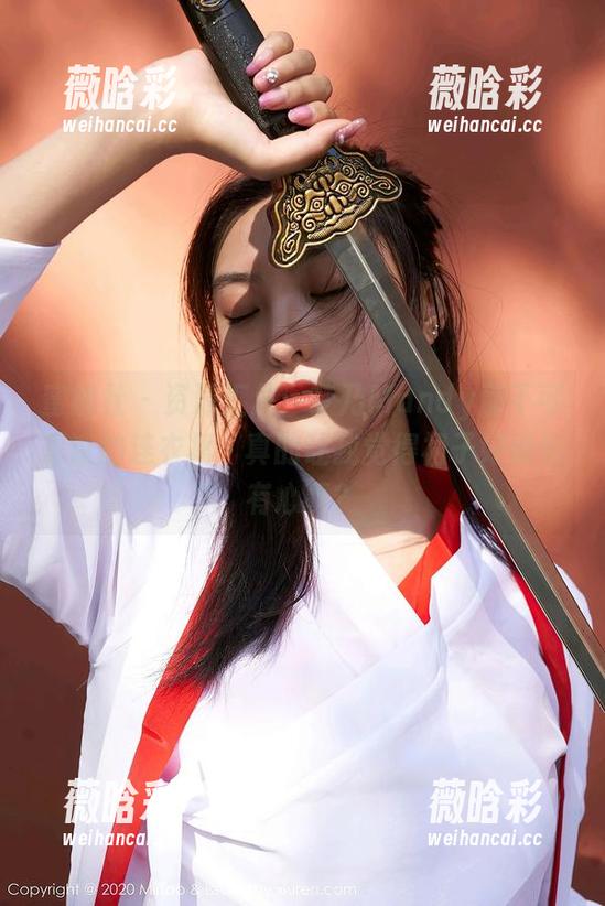 蜜桃社 - 资源汇总：梦乃Mandy那不可思议的连衣裙，真的让我觉得裙子好像也有心事？