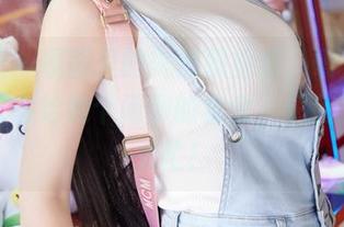 蜜桃社 - 原图里的美绪职业装，毫无修饰地让人想给她个闲聊的机会，假装工作不太忙！