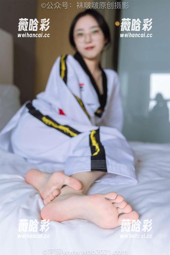 袜啵啵 - 小安裸足合集，谁能抵挡得住这种干净的诱惑？快来下载吧，别说我没提醒你。