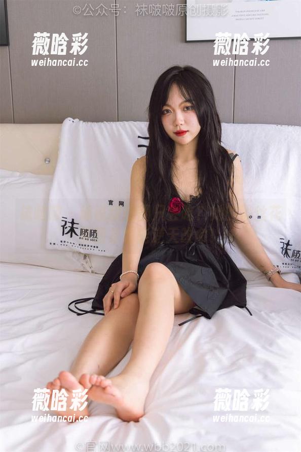 袜啵啵 - 谁说甜甜圈只会吃？她的黑丝花絮图集也能逆天改命！