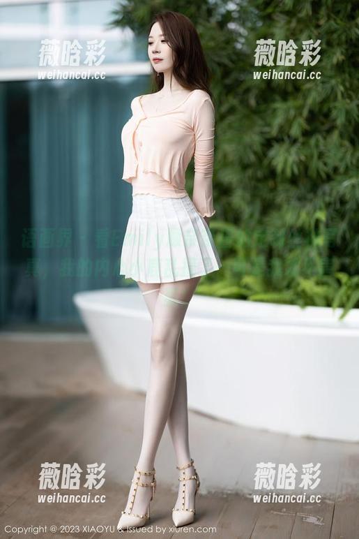 语画界 - 看Emily顾奈奈酱的定制丝袜写真，我的内心小鹿乱撞了…可是我才不害羞！