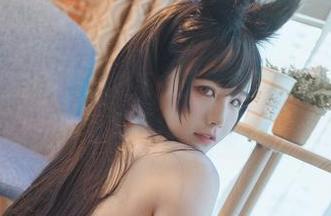 阿半今天很开心的露背毛衣，作品里藏的小趣味真让人忍不住想知道