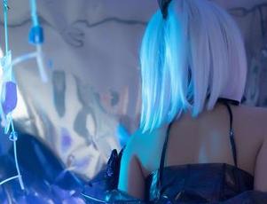 壁纸瘾：韶陌陌的护士写真，反正用得着的时候总能想起。
