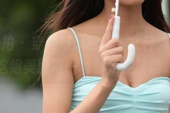 魔镜街拍 - 穿越寒风的肉丝女神，婷婷的这组美图每一帧都是在挑逗。