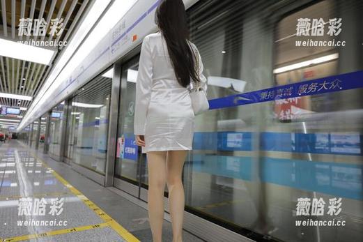 魔镜街拍：长腿美女的绿色裙子合集，绝不含圣光